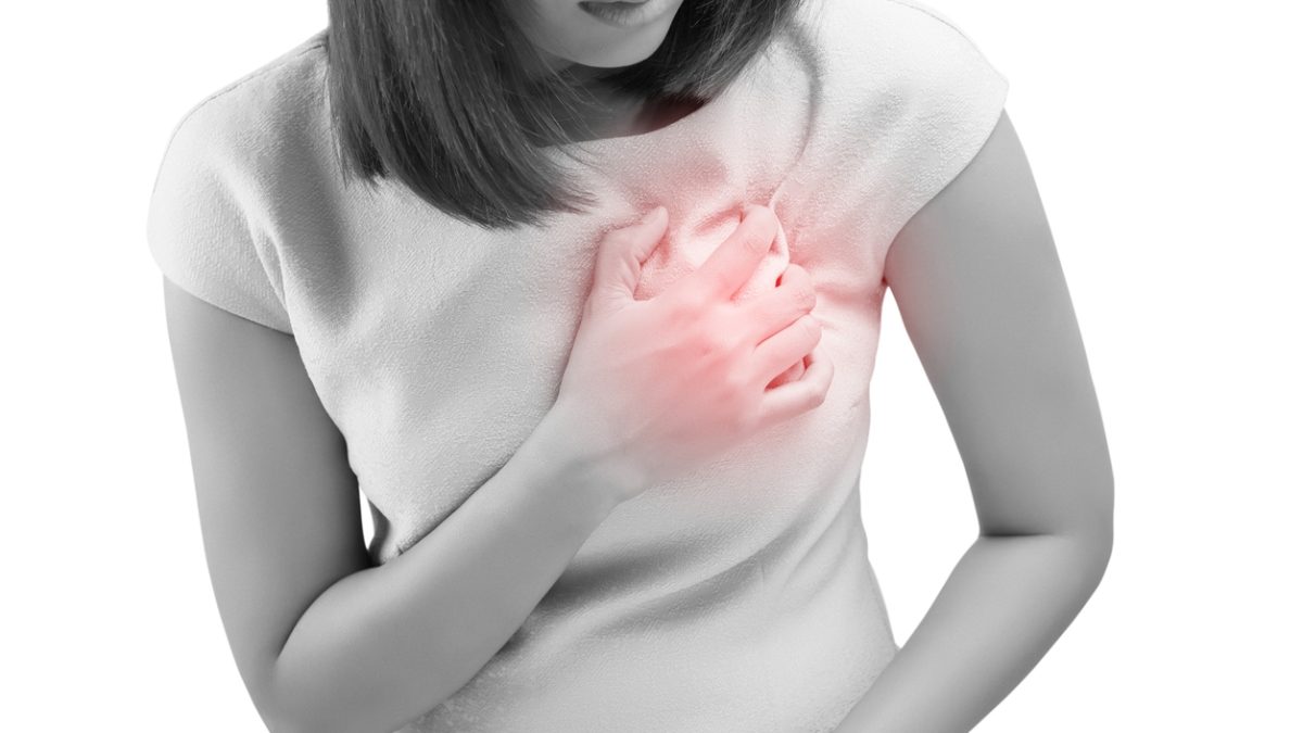 Signes précoces d’infarctus chez la femme : comment les reconnaître à temps